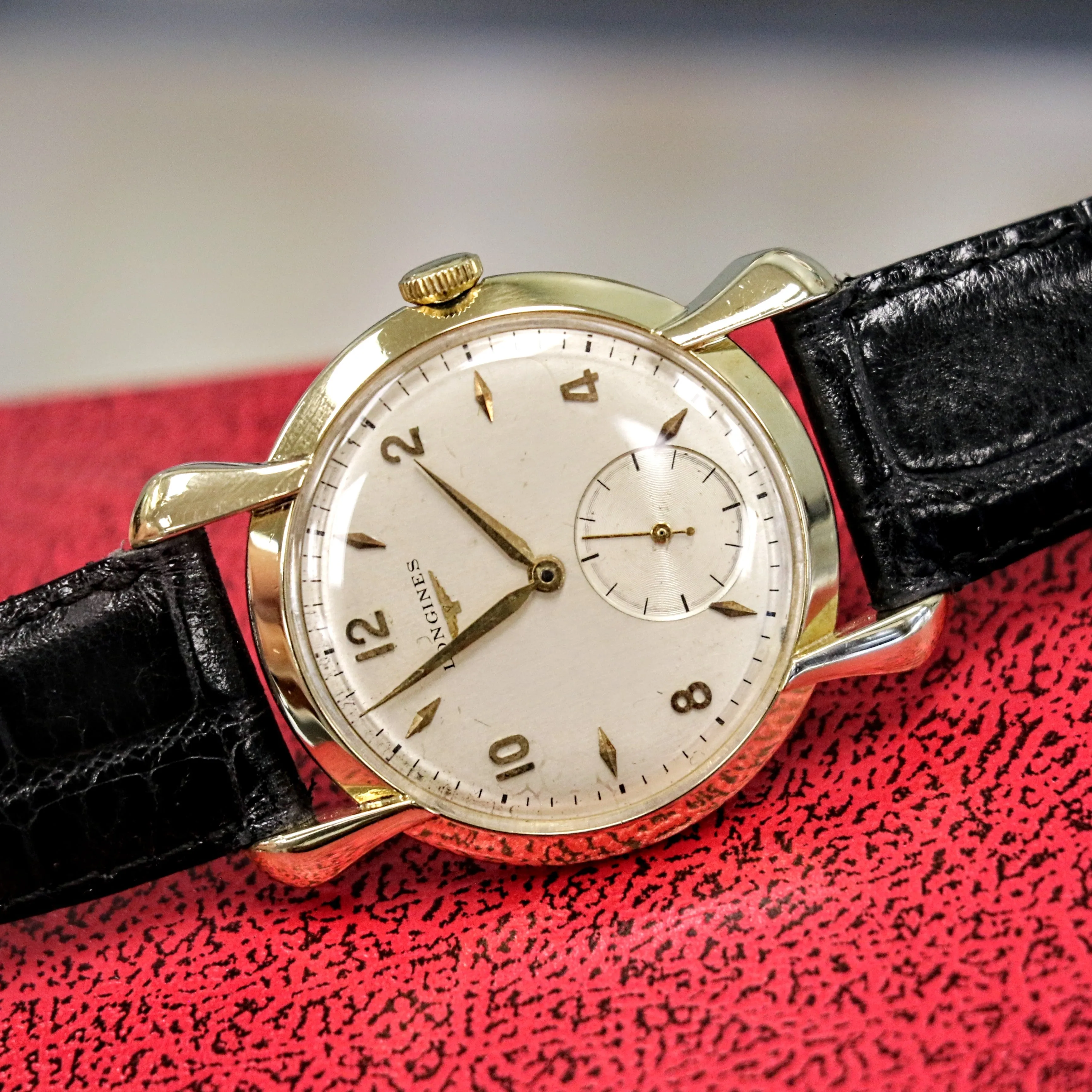 1949 LONGINES Wristwatch Ref. 5950 ALL 18K Solid GOLD 17 Jewels Fancy Lugs Watch