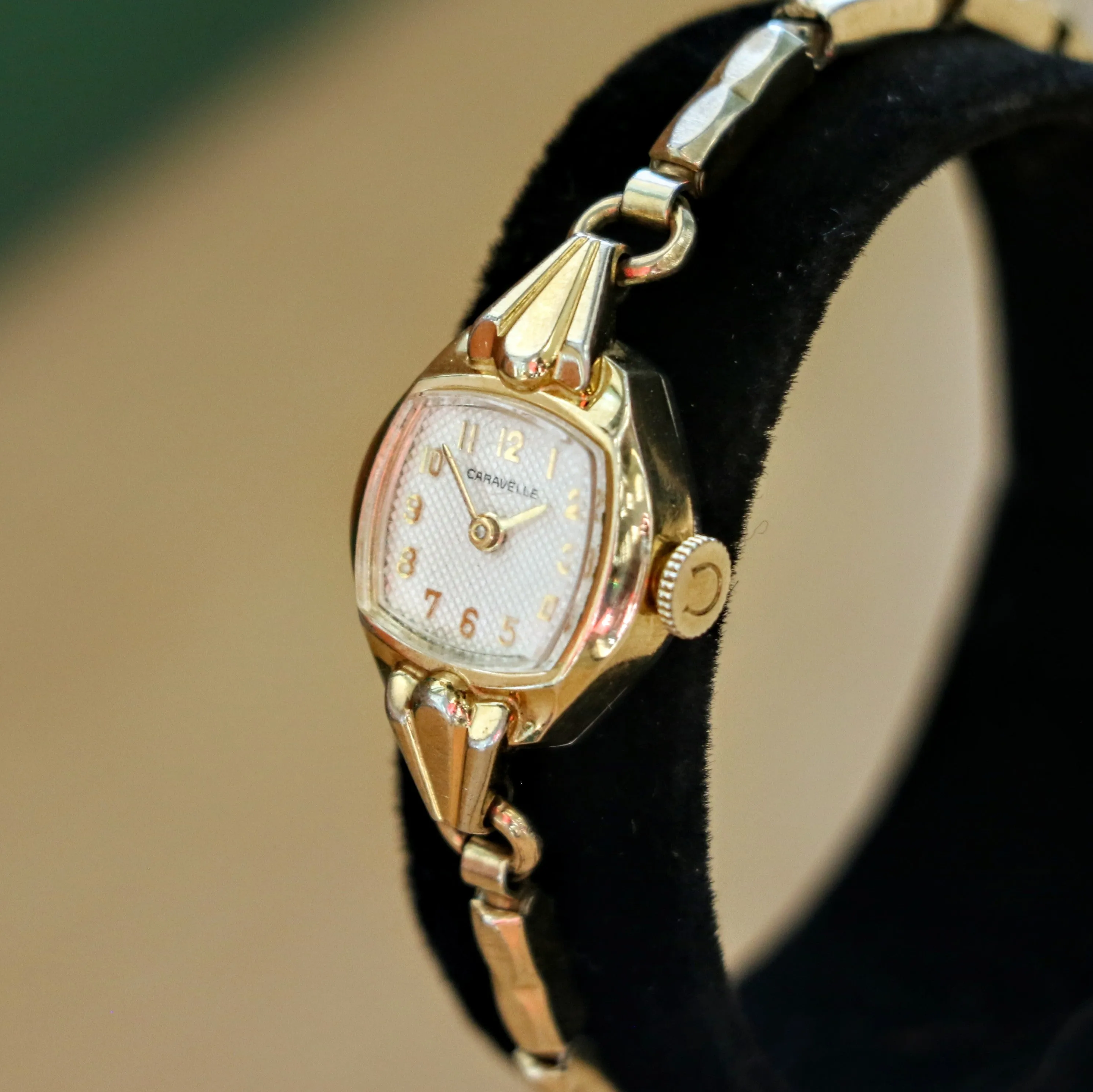 1970 CARAVELLE Wristwatch by Bulova 17 Jewels Cal. 0162 Ladies Cocktail Watch