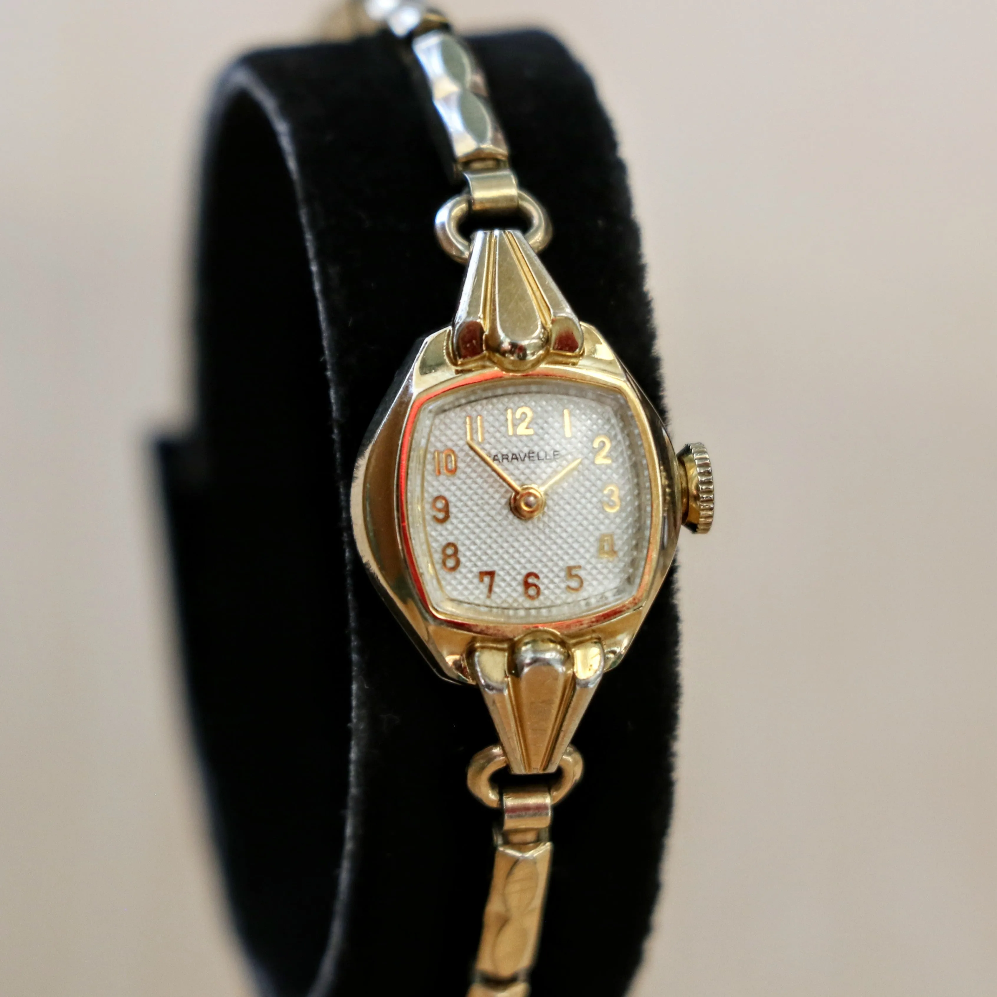 1970 CARAVELLE Wristwatch by Bulova 17 Jewels Cal. 0162 Ladies Cocktail Watch