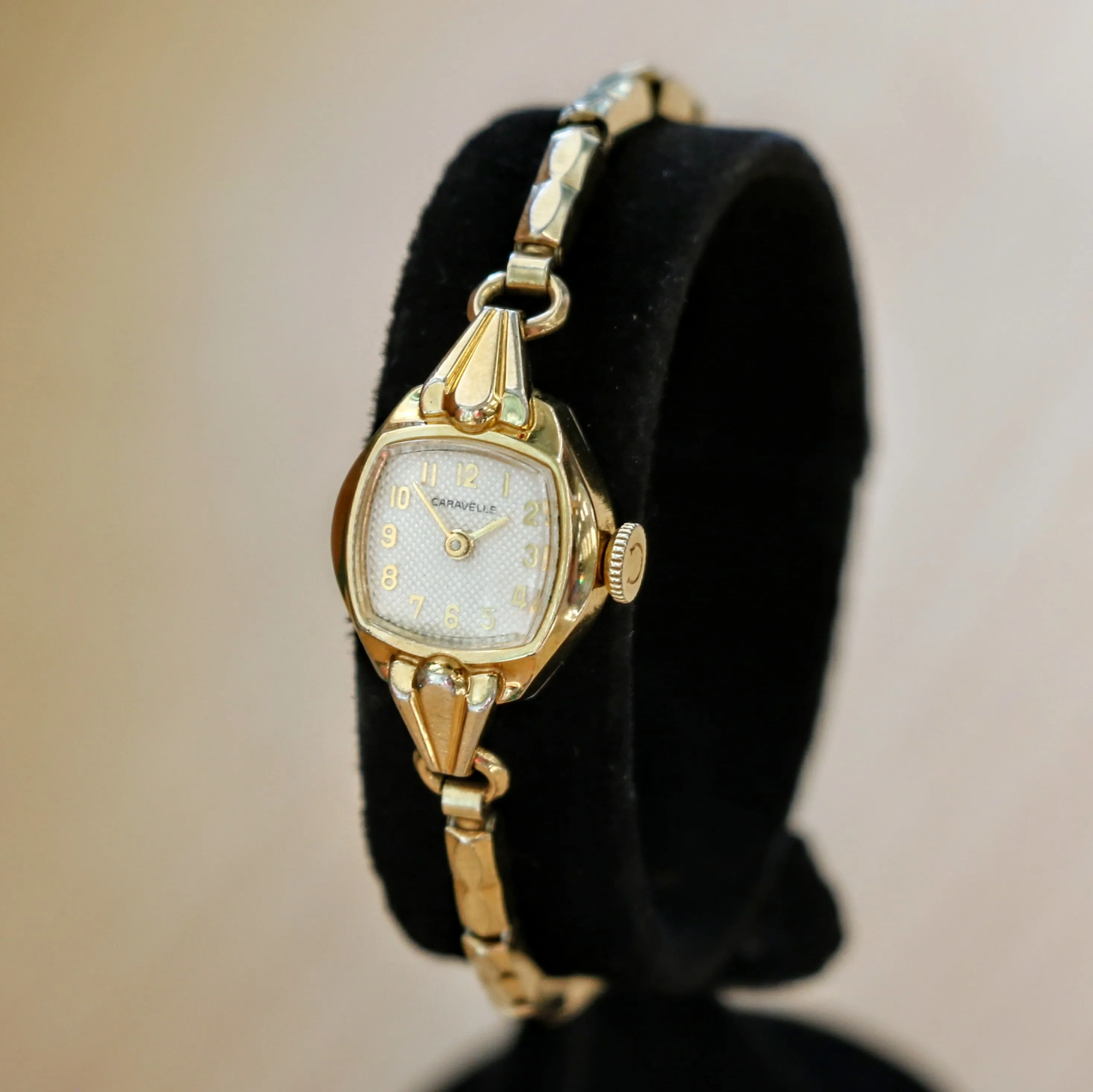 1970 CARAVELLE Wristwatch by Bulova 17 Jewels Cal. 0162 Ladies Cocktail Watch
