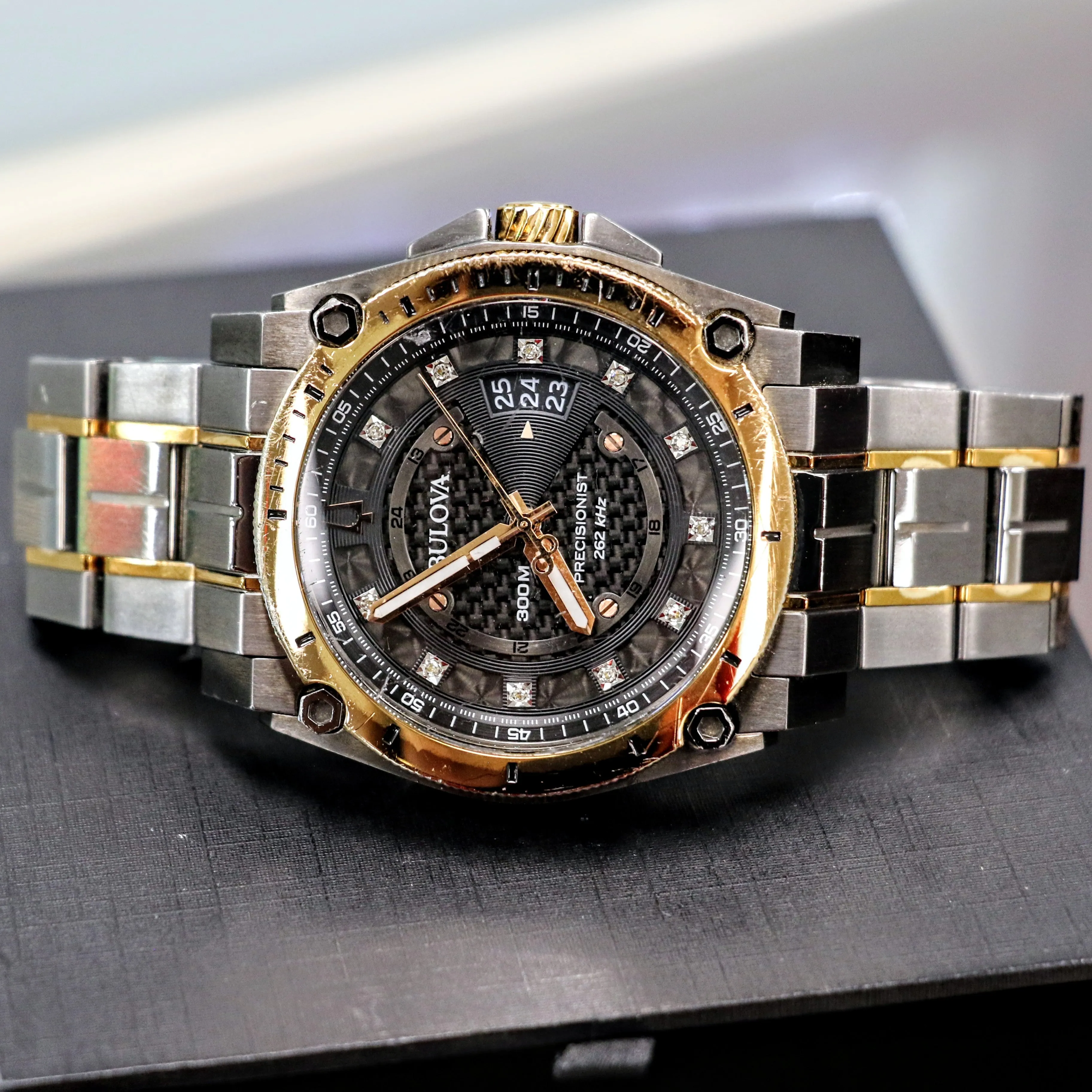 BULOVA 300M Precisionist 262kHz Diamond Dial - 98D149 - In Box & Extra Links!