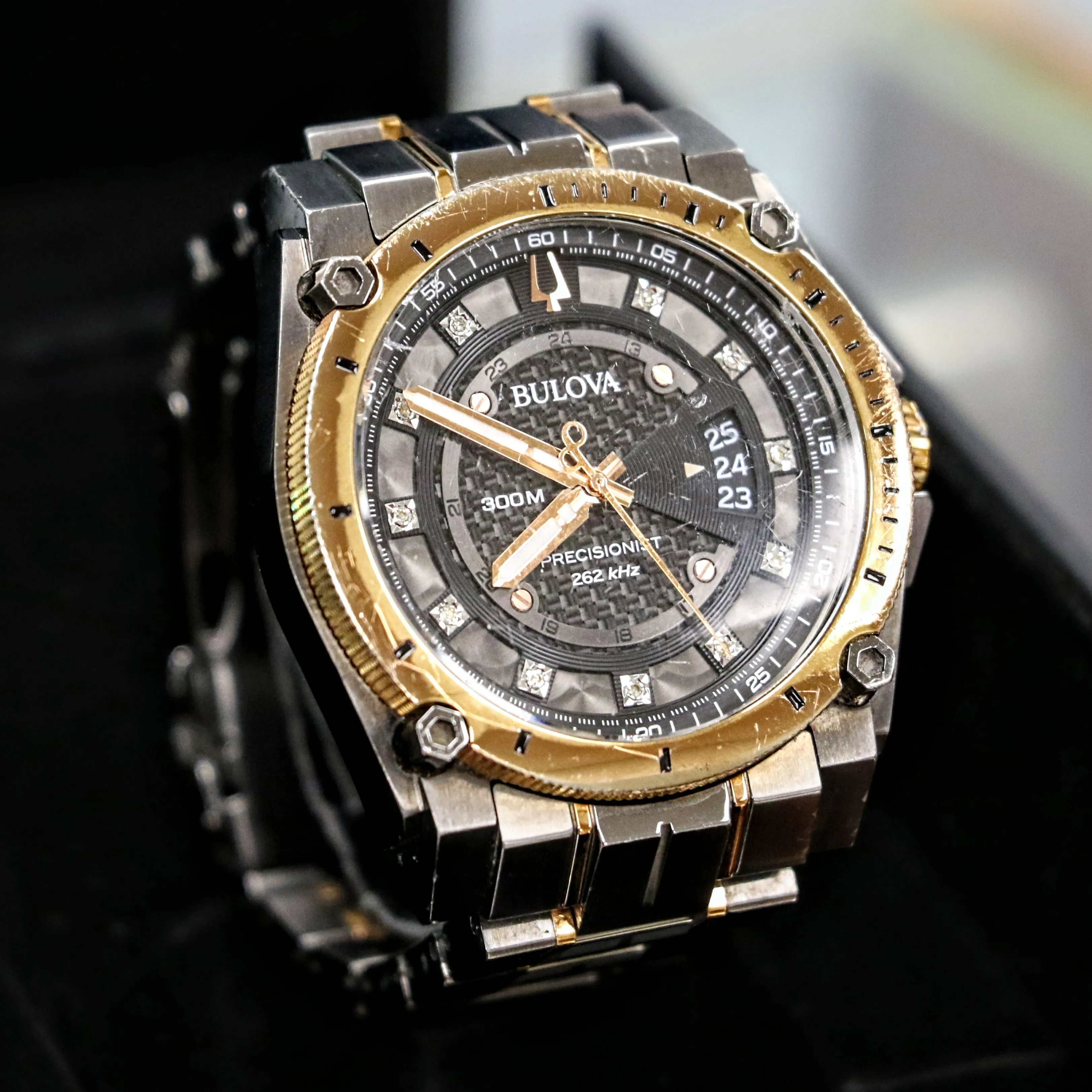 BULOVA 300M Precisionist 262kHz Diamond Dial - 98D149 - In Box & Extra Links!