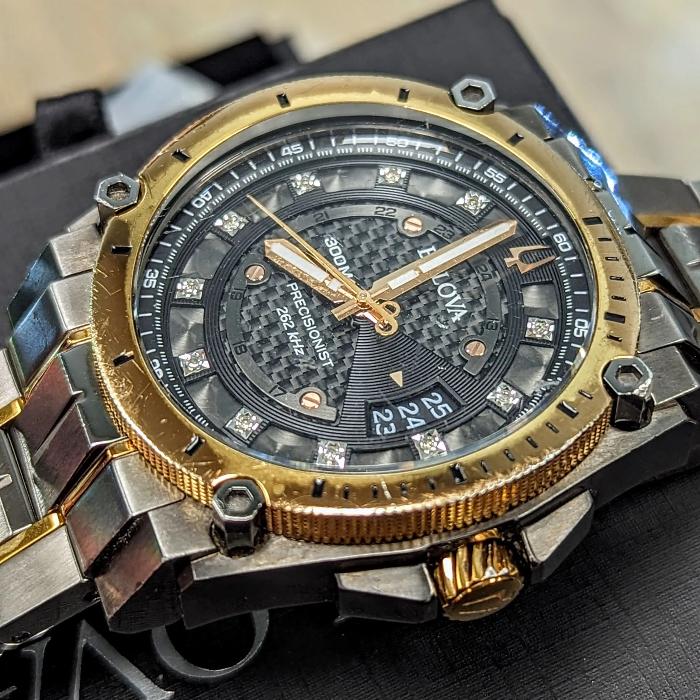 BULOVA 300M Precisionist 262kHz Diamond Dial - 98D149 - In Box & Extra Links!