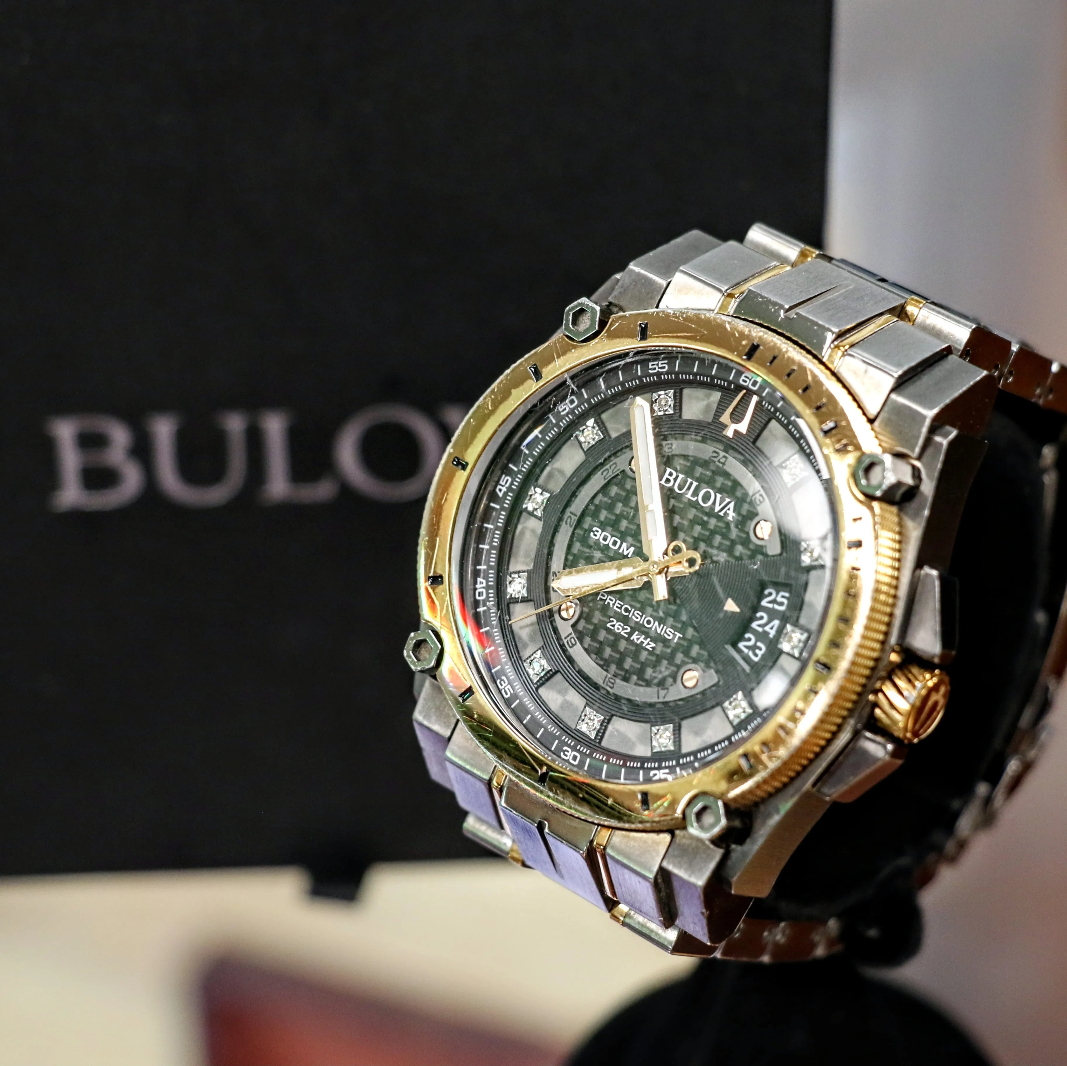 BULOVA 300M Precisionist 262kHz Diamond Dial - 98D149 - In Box & Extra Links!