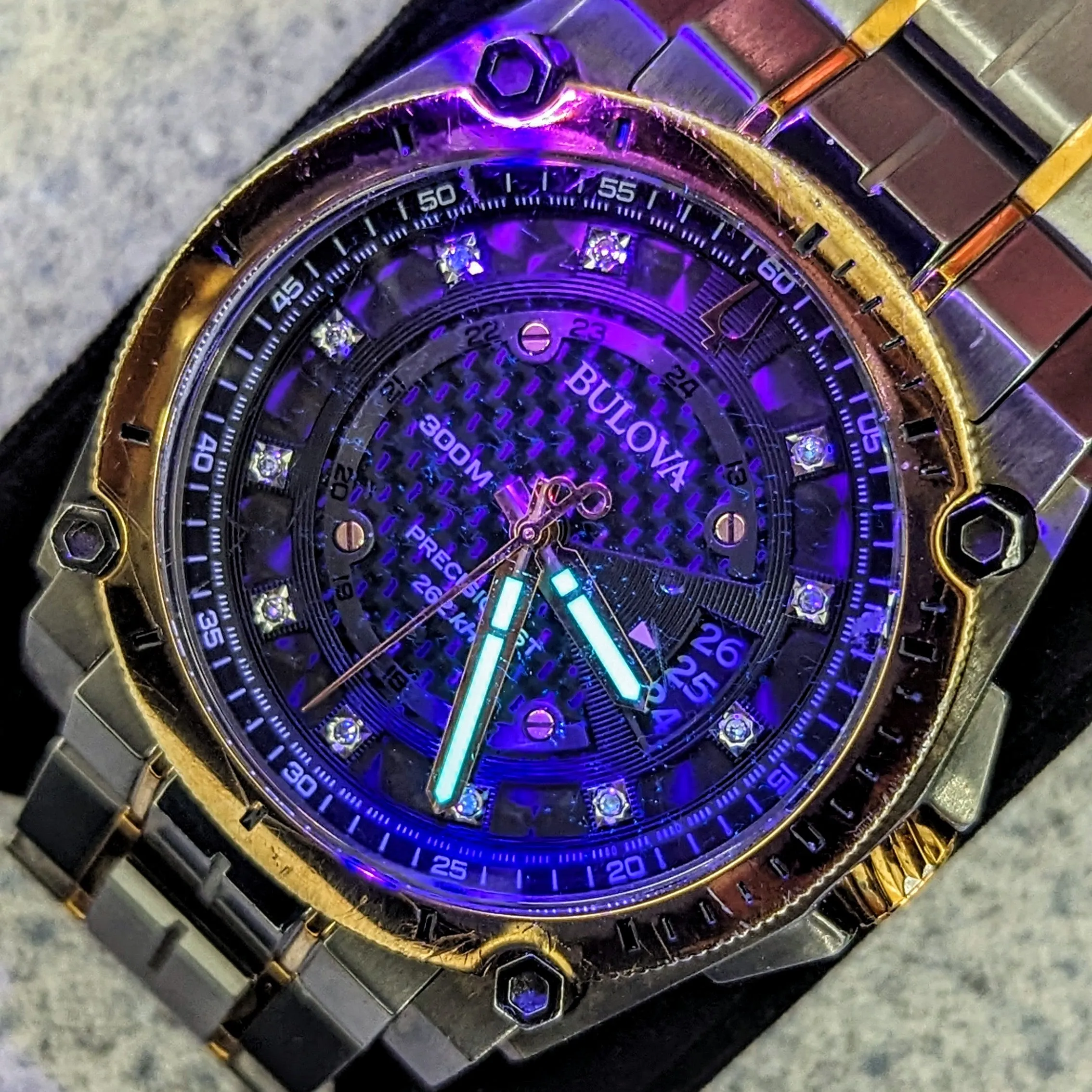 BULOVA 300M Precisionist 262kHz Diamond Dial - 98D149 - In Box & Extra Links!