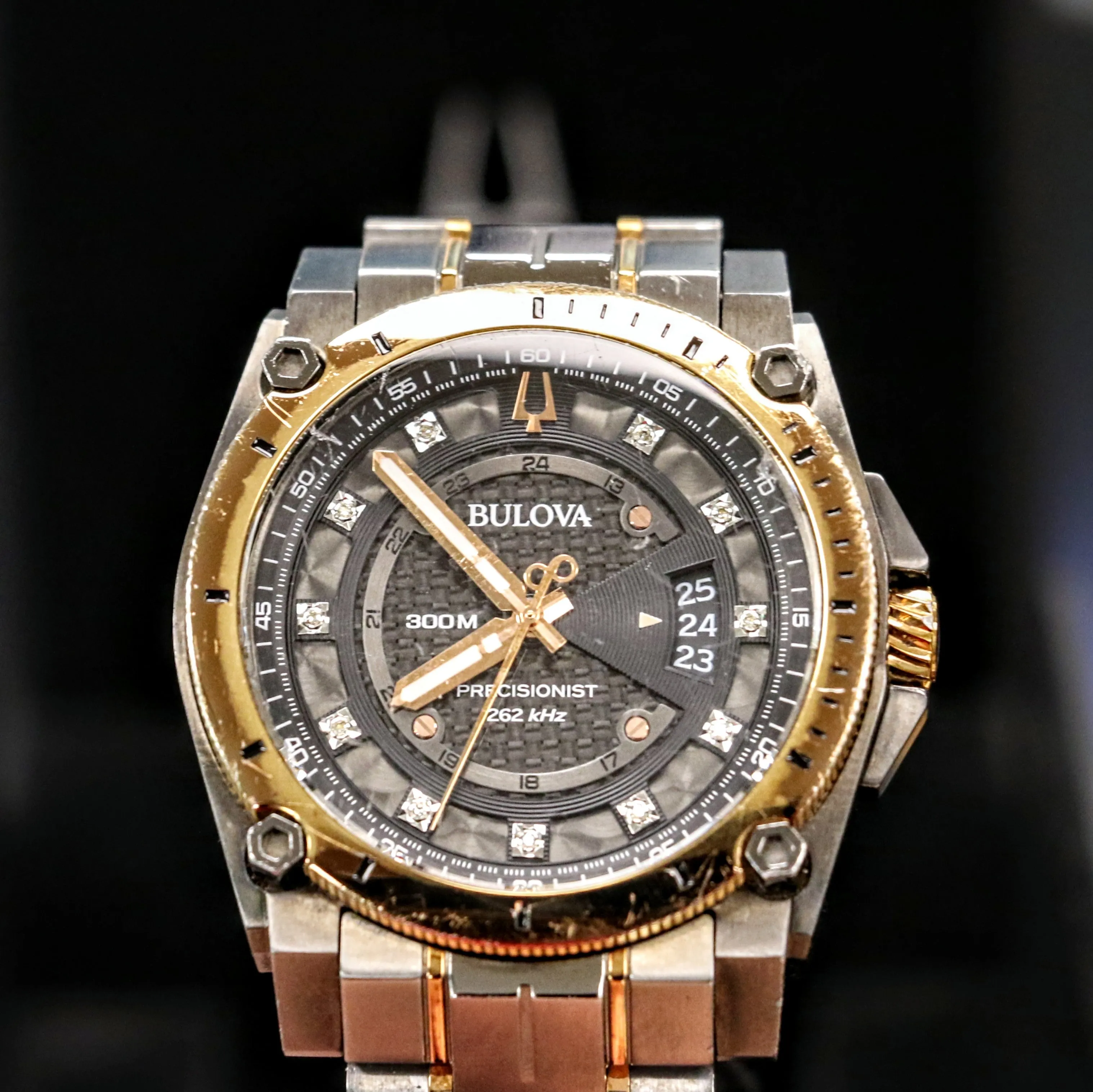 BULOVA 300M Precisionist 262kHz Diamond Dial - 98D149 - In Box & Extra Links!