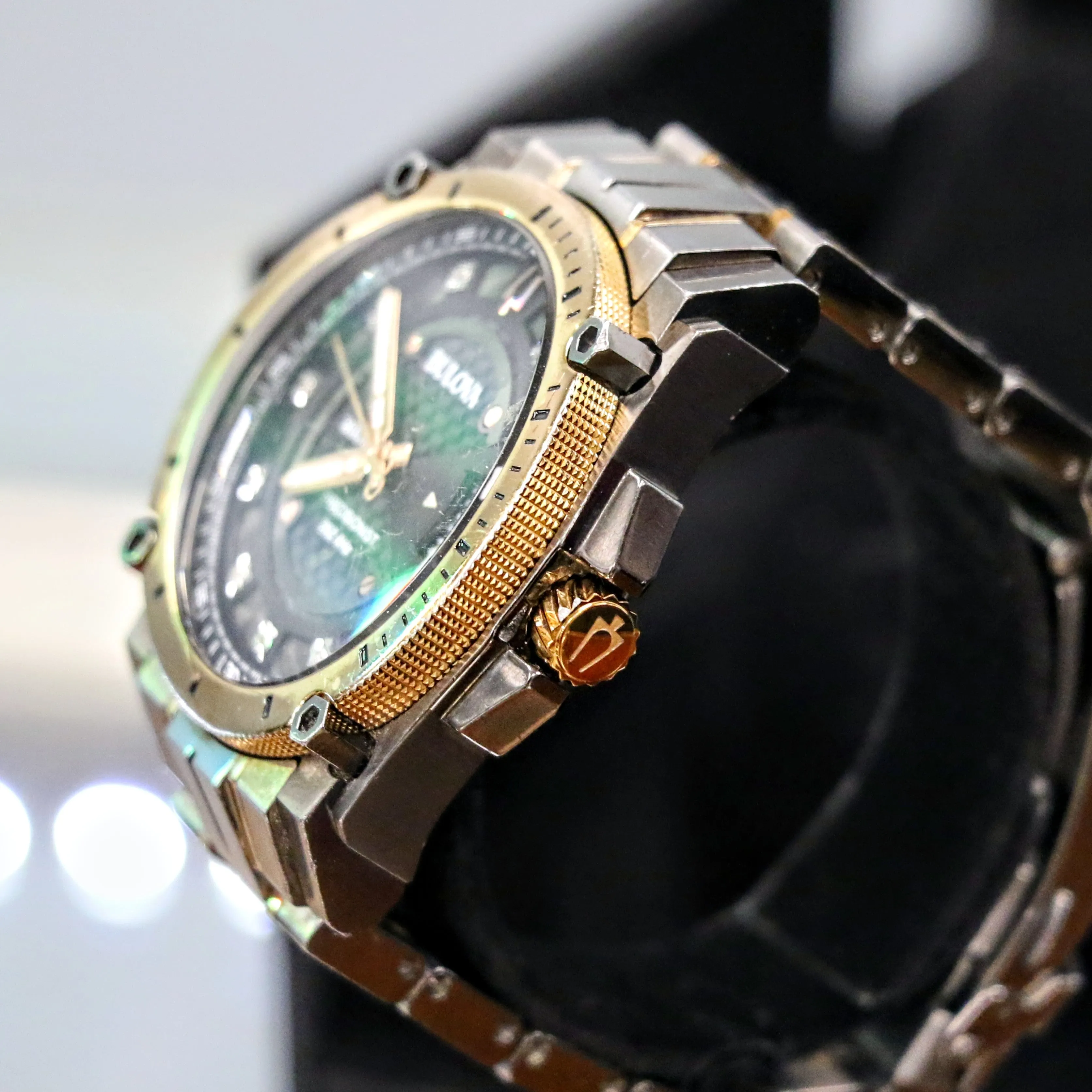 BULOVA 300M Precisionist 262kHz Diamond Dial - 98D149 - In Box & Extra Links!