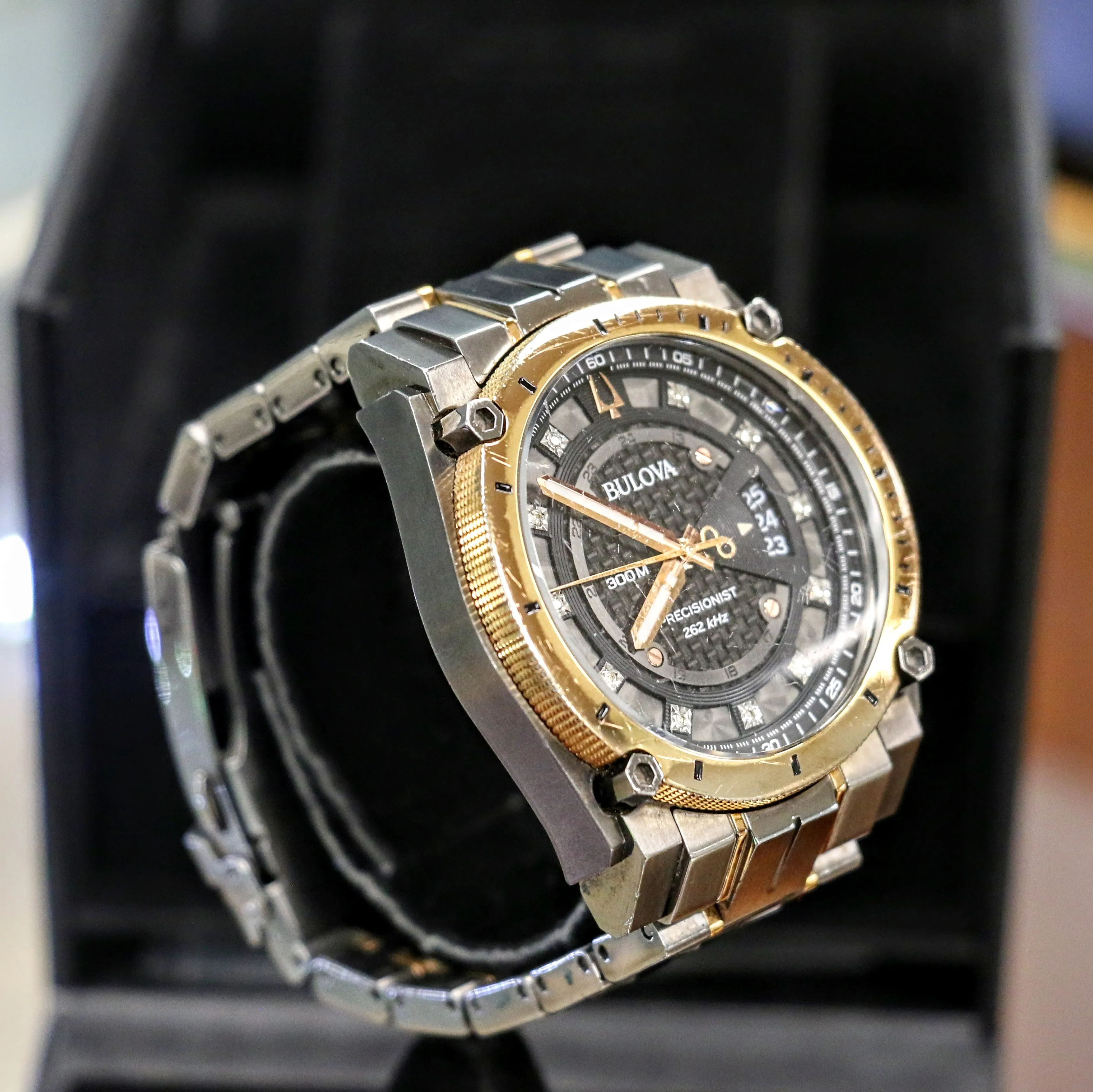 BULOVA 300M Precisionist 262kHz Diamond Dial - 98D149 - In Box & Extra Links!