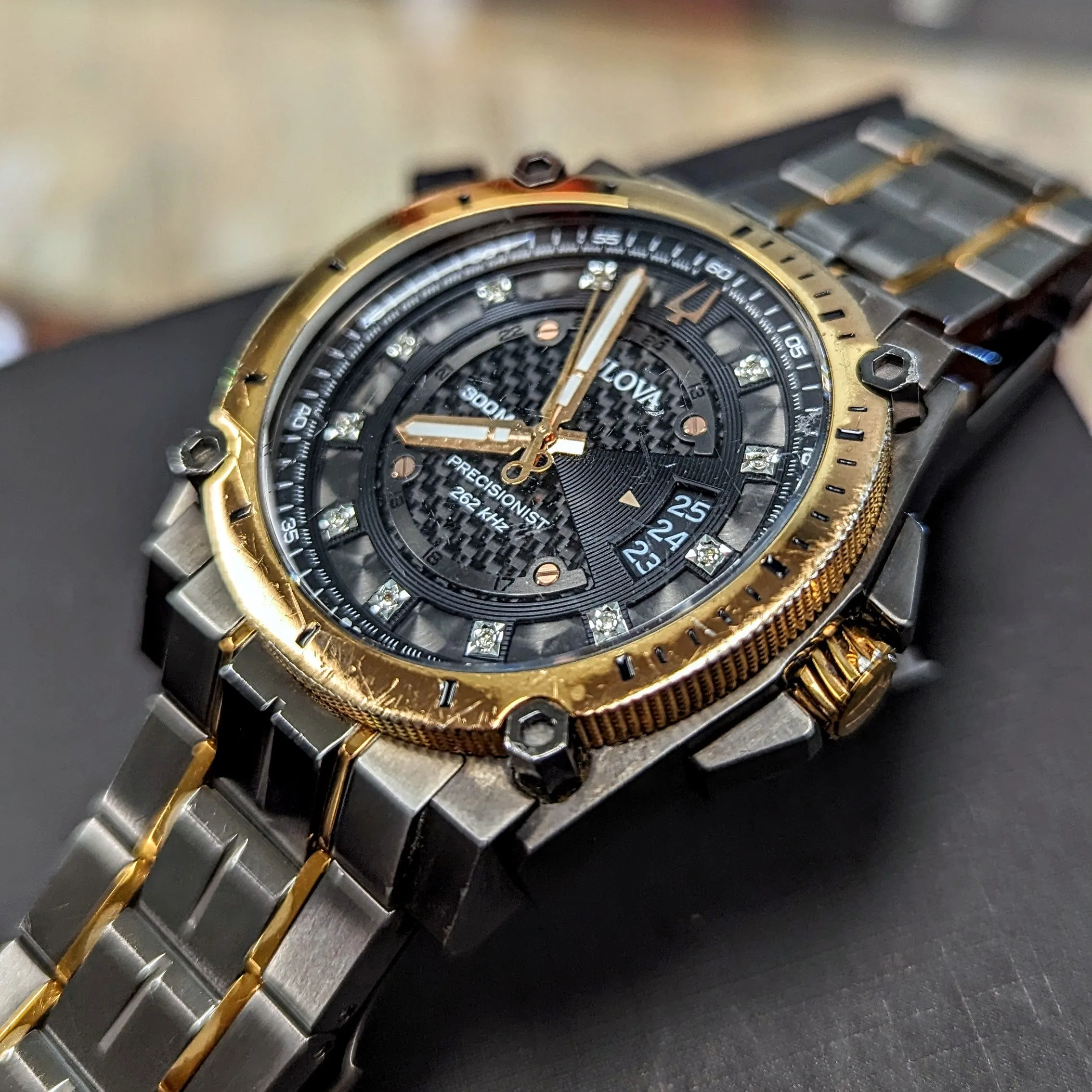 BULOVA 300M Precisionist 262kHz Diamond Dial - 98D149 - In Box & Extra Links!