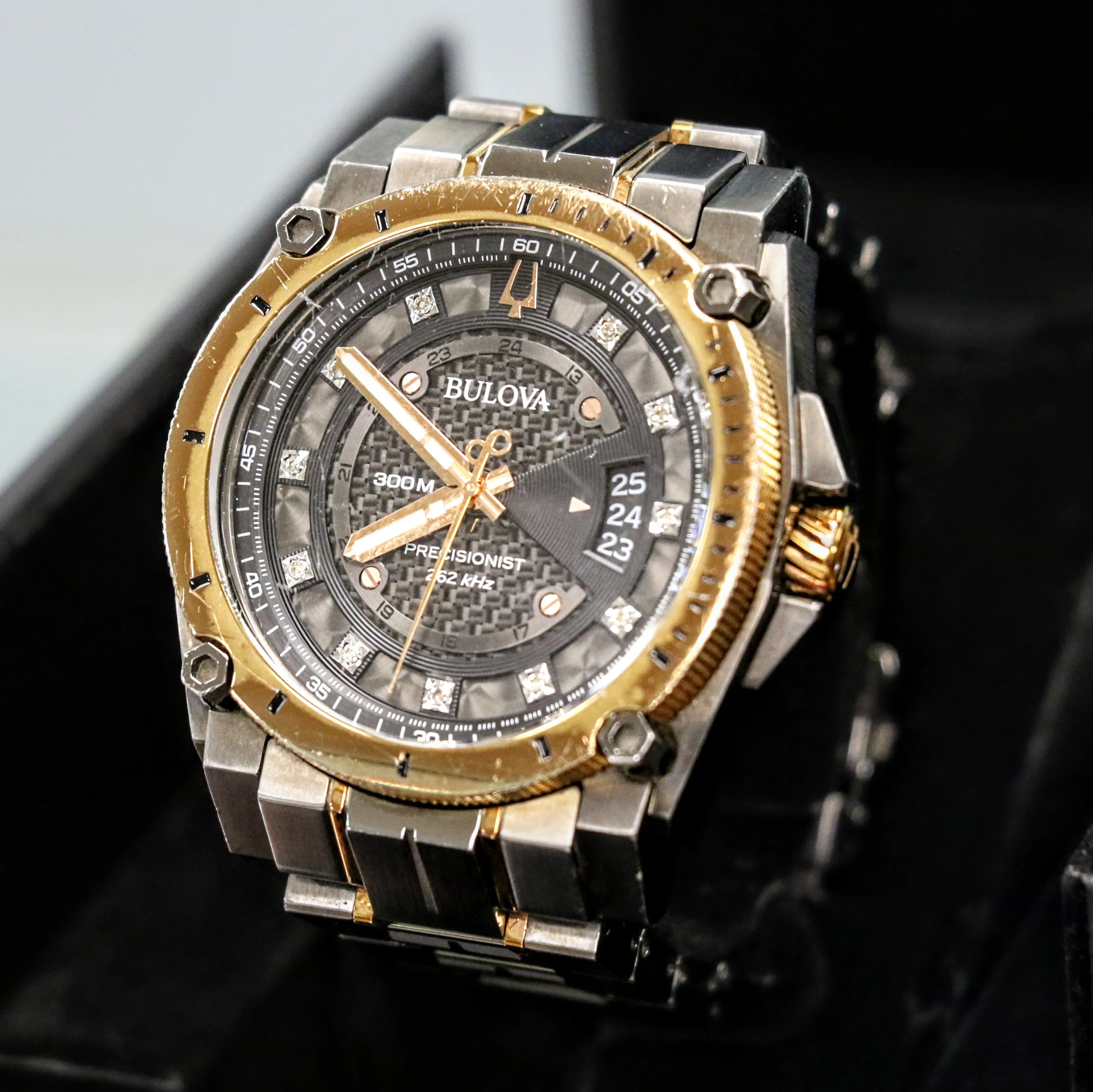 BULOVA 300M Precisionist 262kHz Diamond Dial - 98D149 - In Box & Extra Links!