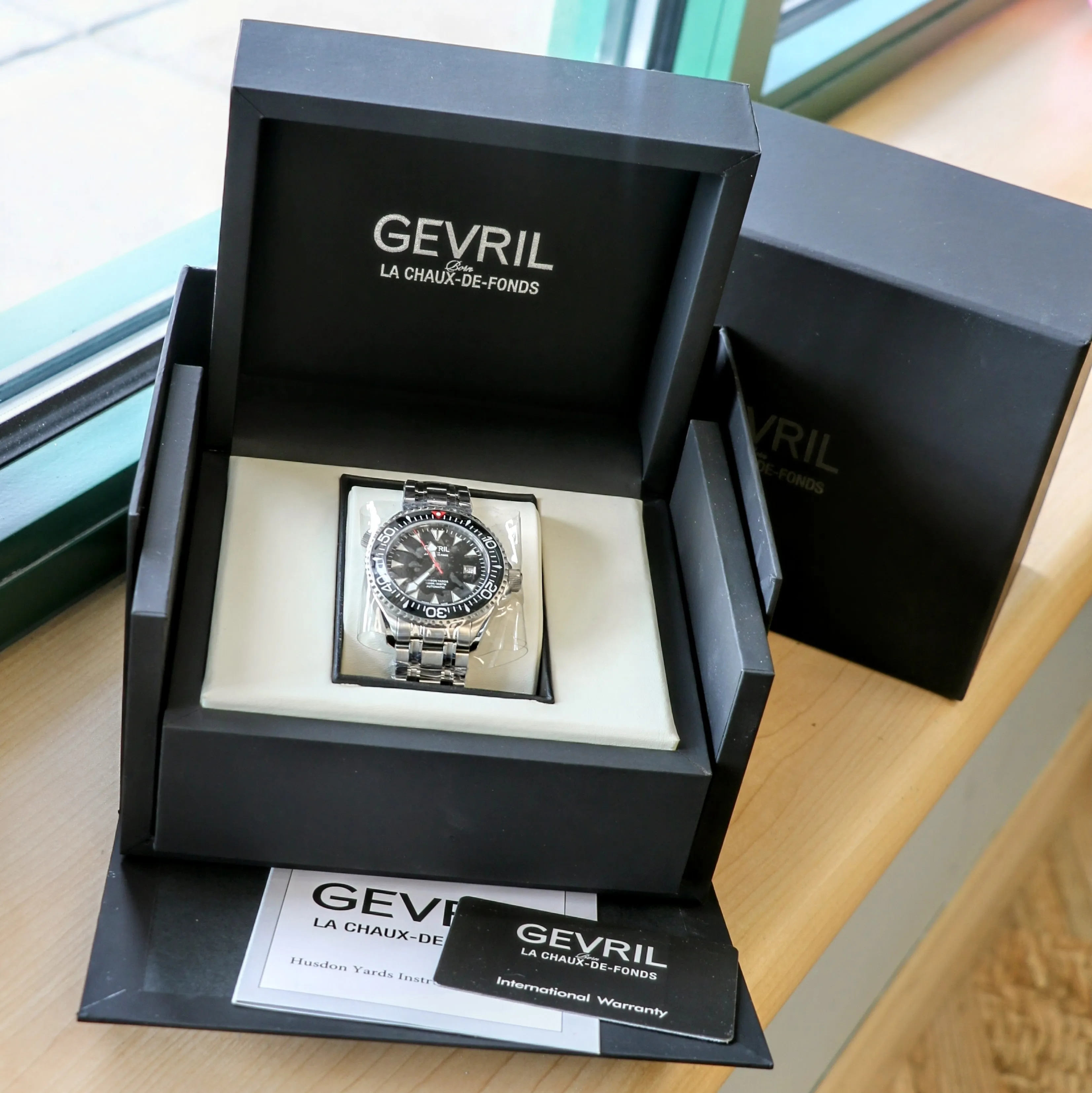 GEVRIL Hudson Yards Automatic Diver Watch Model 48800 - Display Back - BOX & Papers!