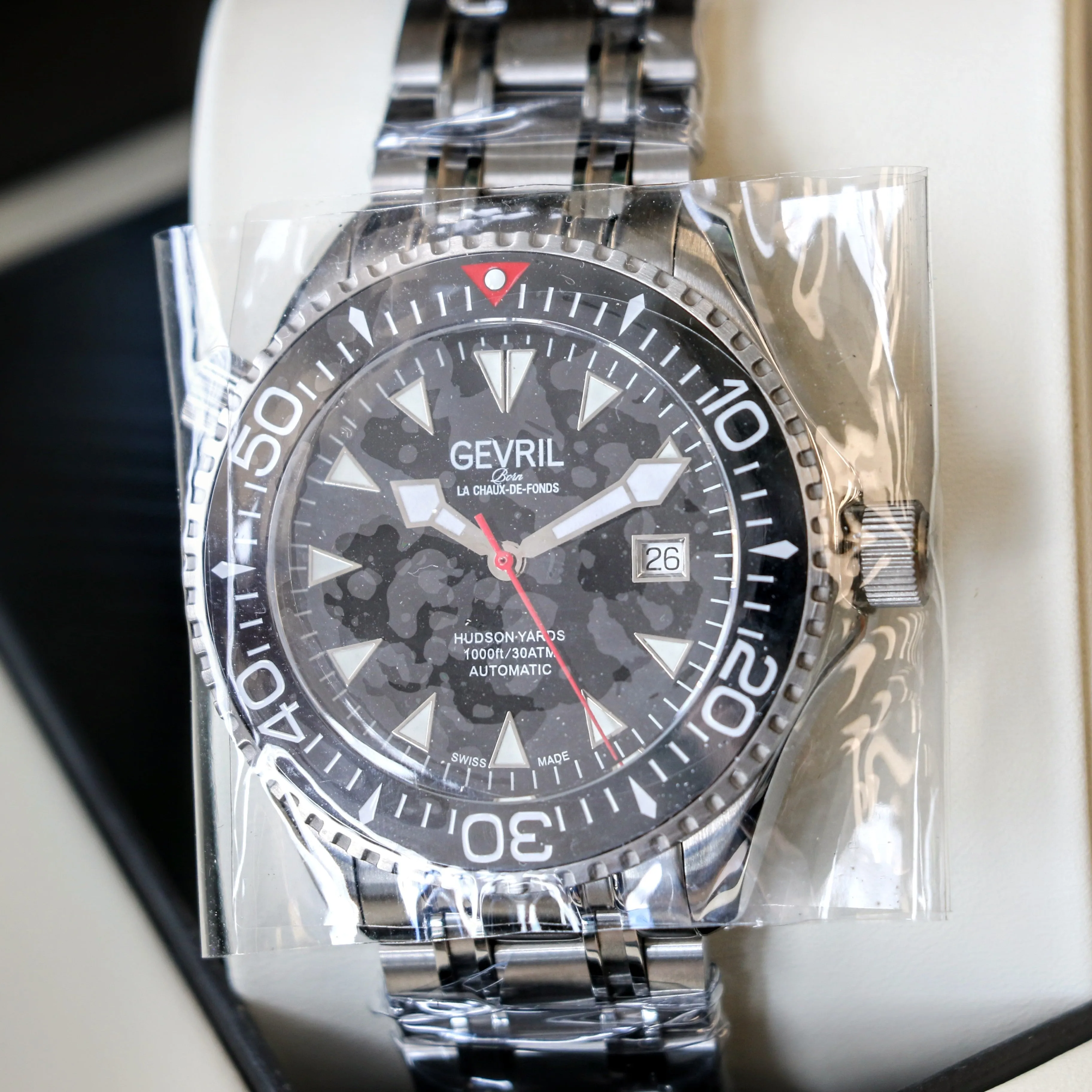 GEVRIL Hudson Yards Automatic Diver Watch Model 48800 - Display Back - BOX & Papers!