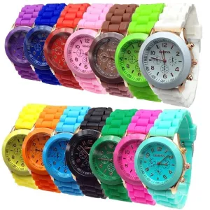 Stylish Round Quartz Watch with Triple Dial & Silicone Band – Unisex Sports Wristwatch