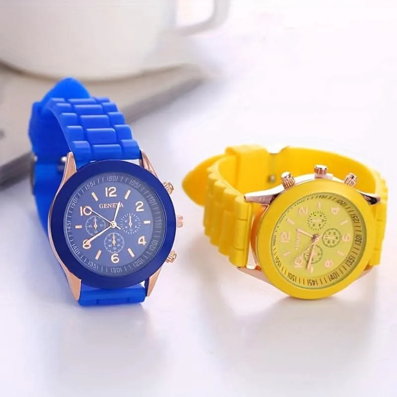 Stylish Round Quartz Watch with Triple Dial & Silicone Band – Unisex Sports Wristwatch